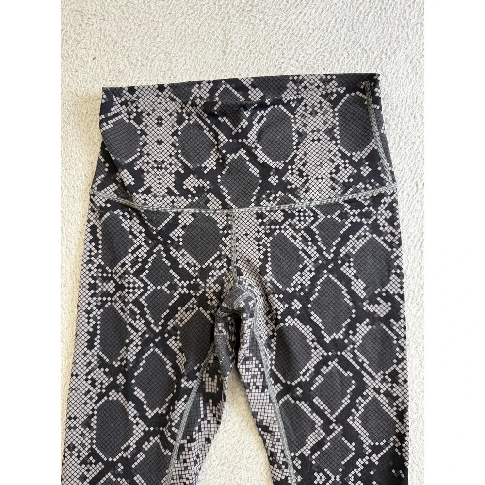 Lululemon Leggings Womens 10 Black Gray Snake Print High Rise Yoga Pants Stretch